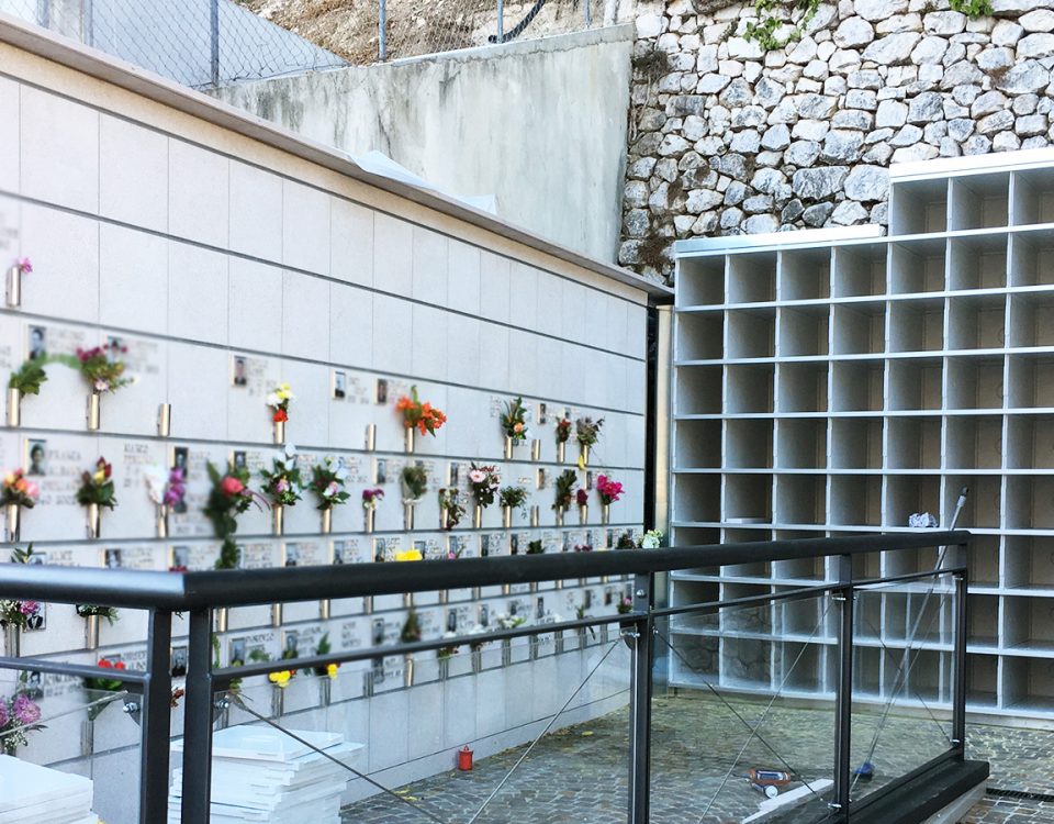 Ossari in alluminio realizzati e installati in cimitero da Bosisio
